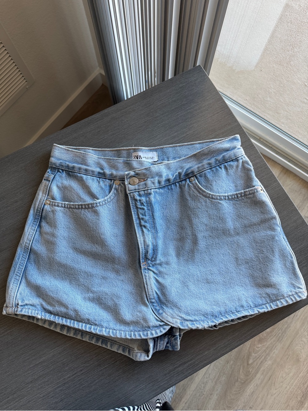 Zara Light Wash Denim High-Rise Women's Shorts